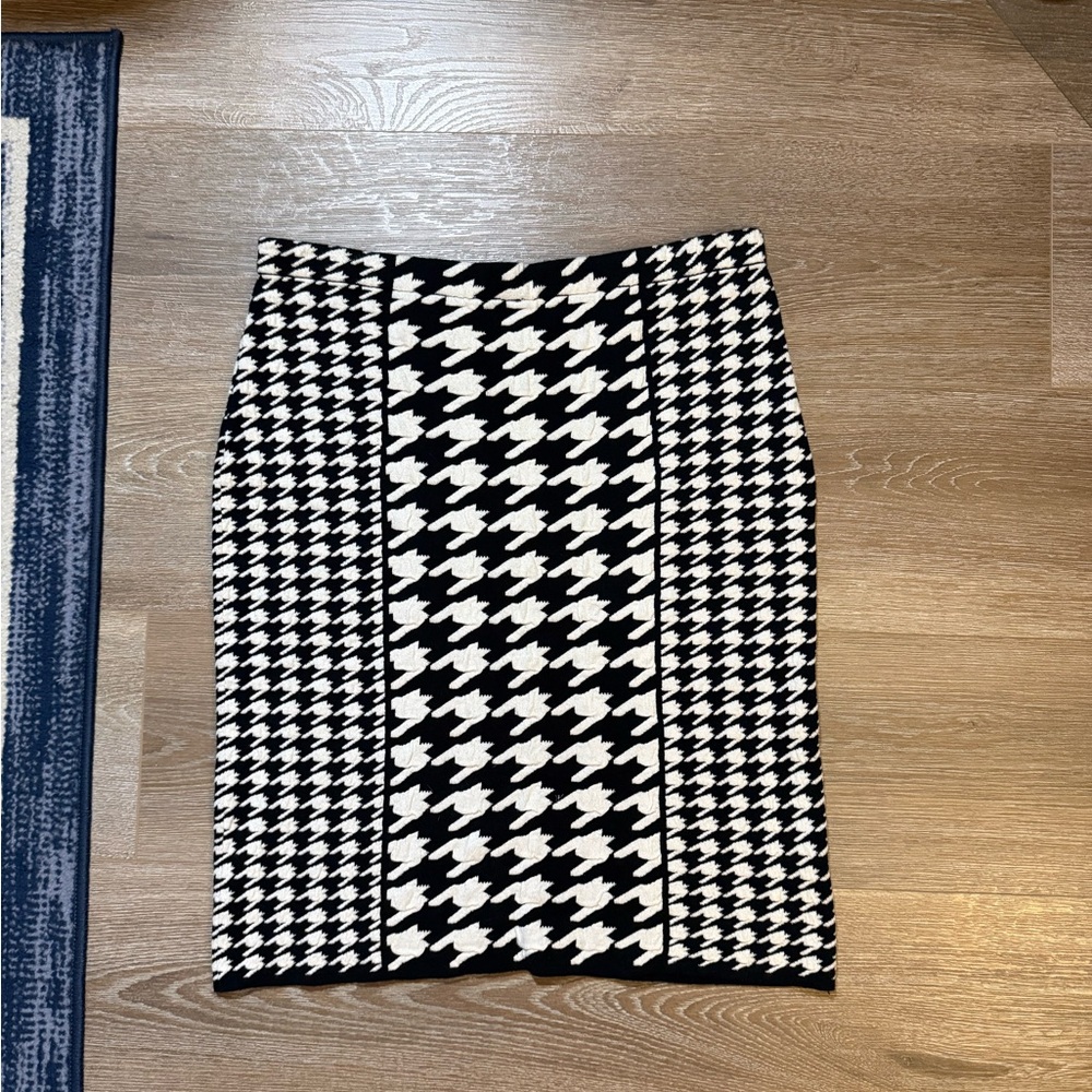 Elle Collection Houndstooth Pencil Skirt - Picture 2 of 4